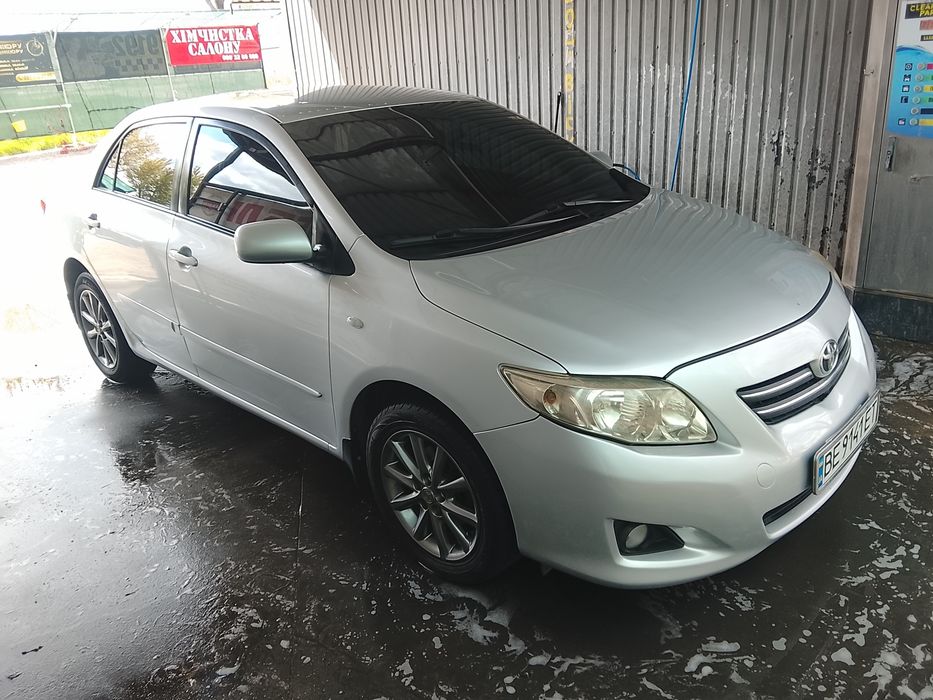 Продаю Toyota в гарному стані, газ, бензин.