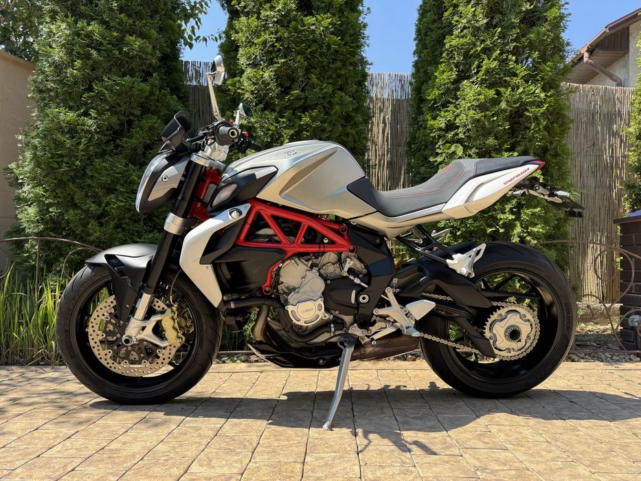 Тільки пригнаний MV Aqusta Brutale 800 2013 рік