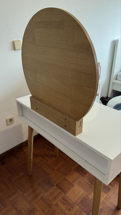 Penteadeira Hôma com espelho – estilo moderno escandinavo