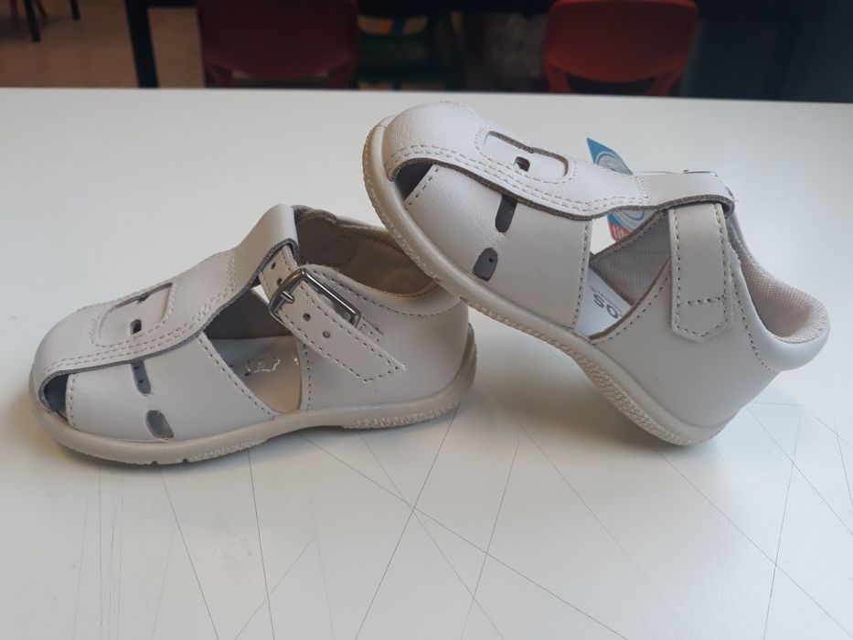 Sandália unisexo em pele