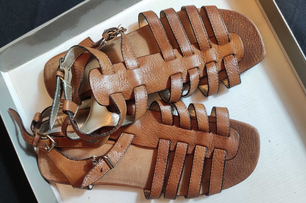 Nine West – klasyczne rzymianki 37 / 38 niskie skórzane sandały