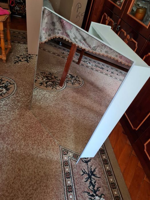 Дзеркало в ванну кімнату