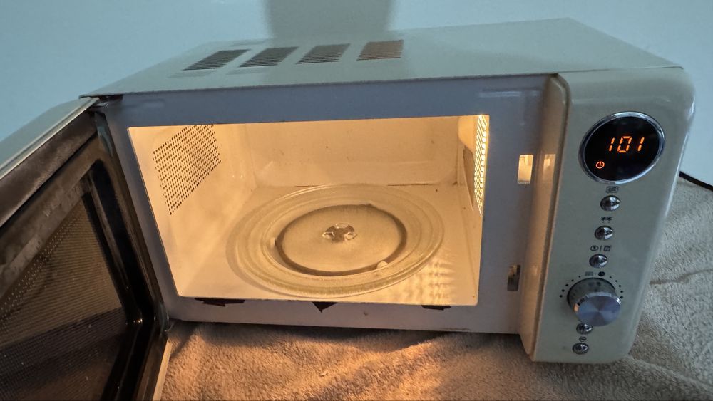 Microondas SilverCrest a funcionar e impecavel