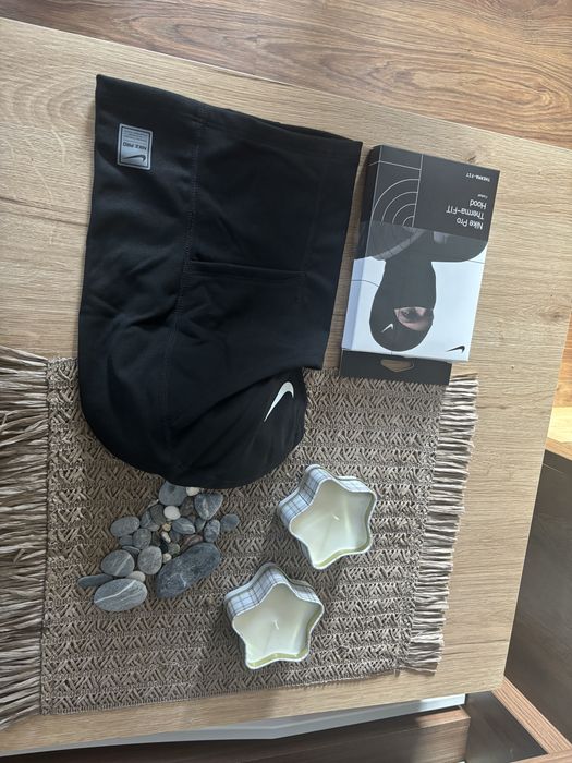 Czarna kominiarka Nike Pro Combat