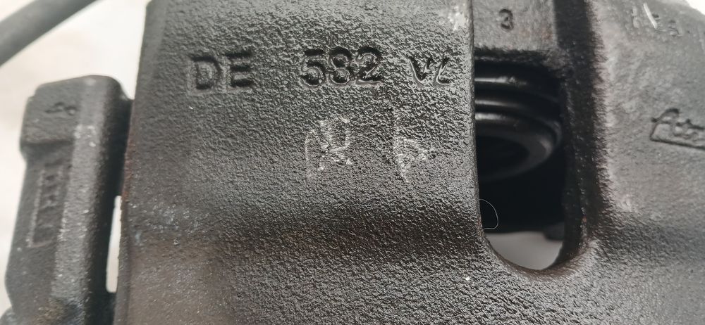 Pinça travão / maxila de travão frente direita AUDI A3 (8P1)