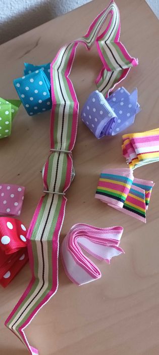 Watch with 9 Fabric Bracelets in Various Patterns64564004428801123