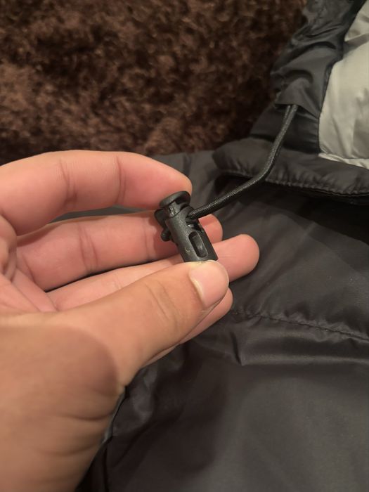 Stussy Puffer Preto com Interior Rosa – Novo – Tamanho M