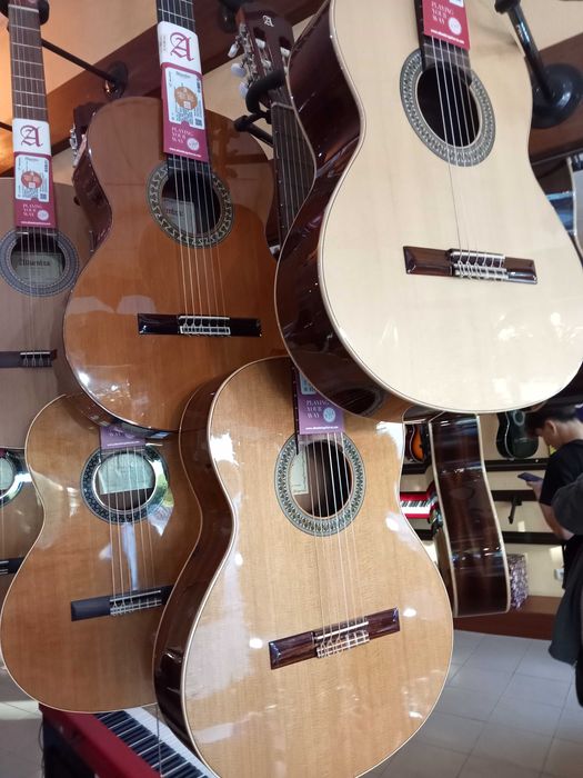 Guitarra Clássica  "ALHAMBRA"  [NOVAS]