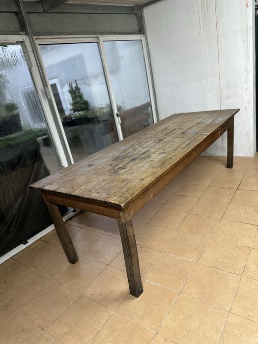 Mesa de madeira antiga