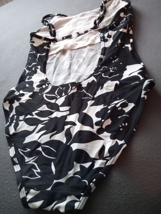 Strój jednoczęściowy 40