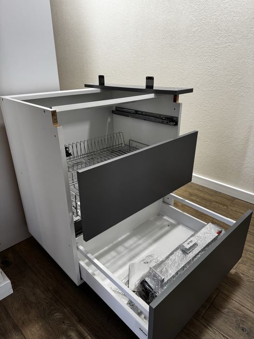 Кухонна тумбочка, з сушкою для посуду