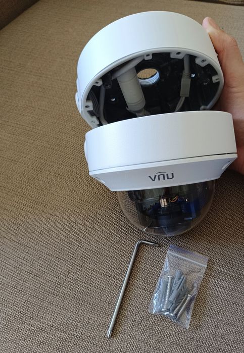 Відеокамера Uniview з моторизованим варифокальним об'єктивом 2,8-12