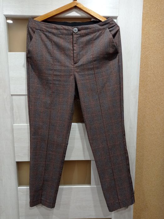 Жіночі брюки вкорочені