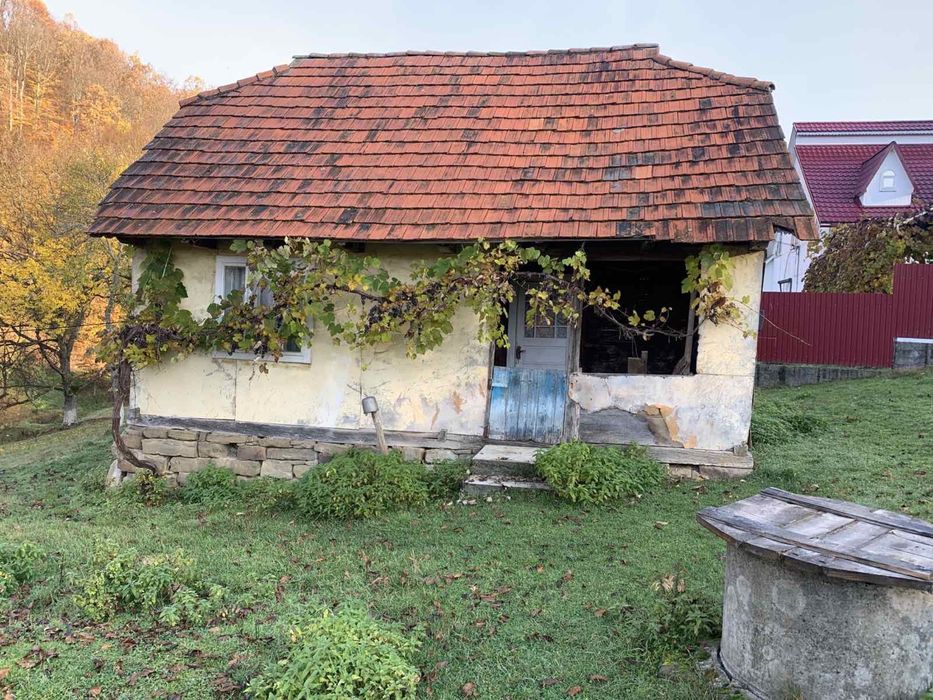 Продається земельна ділянка у мальовничому місці у лісі