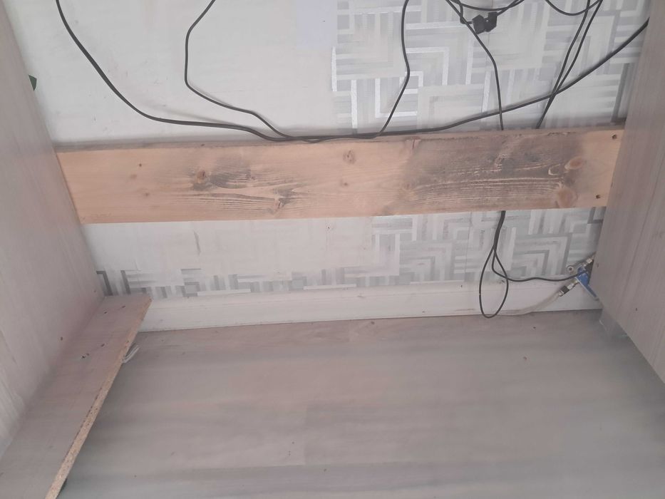 oddam biurko do nauki do komputera (laptop)