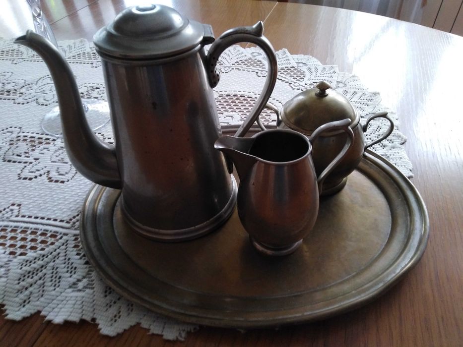 Zestaw plater dzbanek mlecznik cukiernica