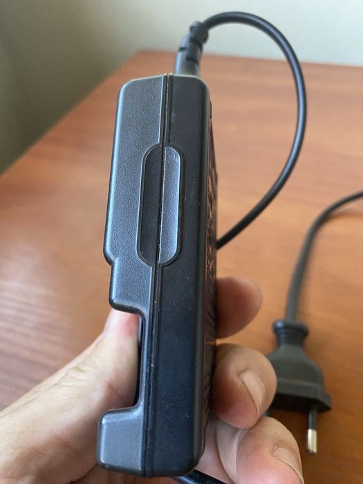 Зарядний пристрій Sony BC-CSGC