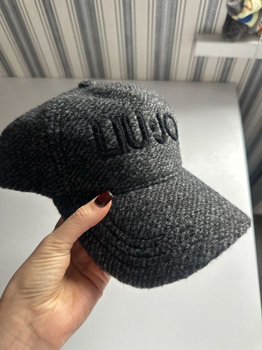 Сіра кепка Liu jo