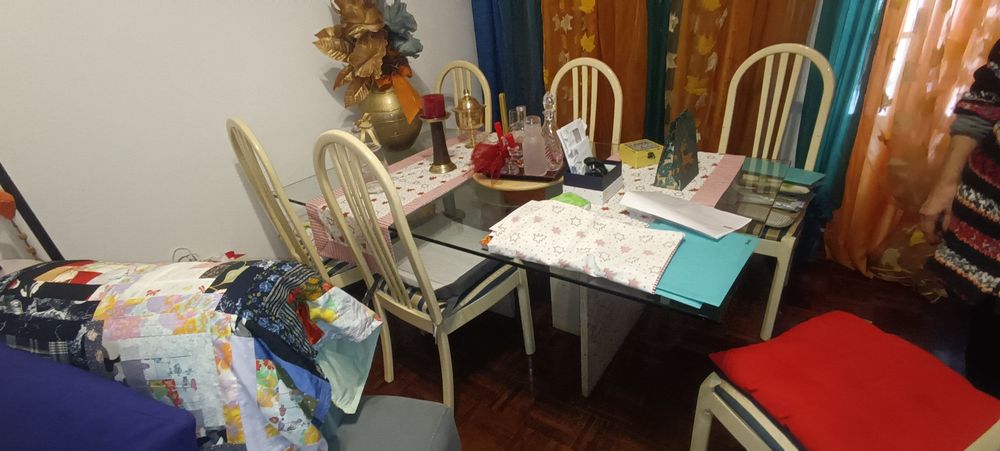 Mesa de jantar em vidro + 6 cadeiras