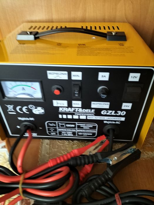 Зарядний пристрій на 30А для зарядки акумуляторів від 50 до 250 А/Ч