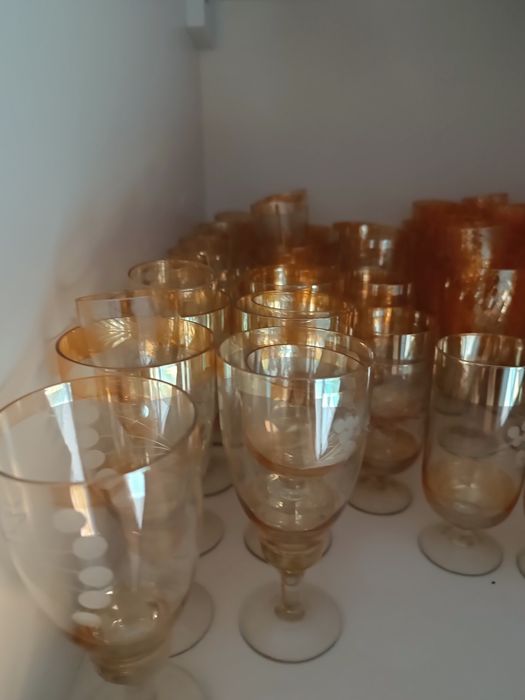 Стакани великі та малі