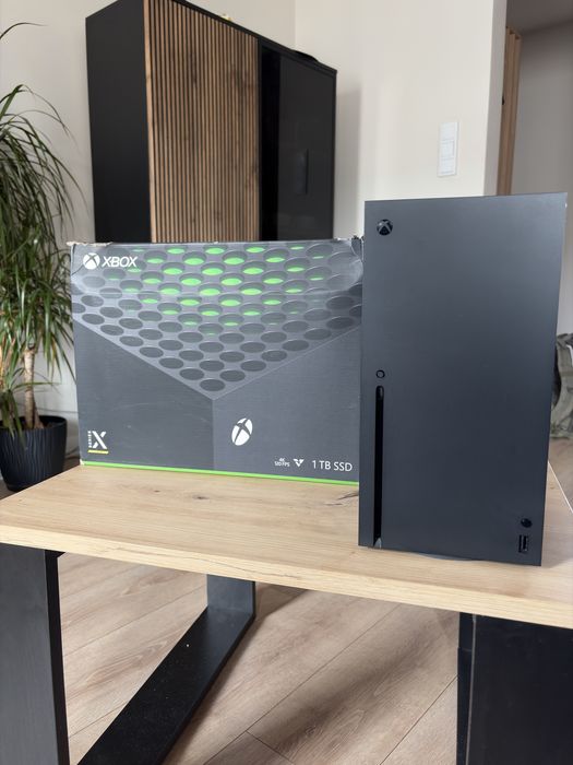 Xbox Series X 1TB | Stan Bardzo Dobry | 2 Gry (Hogwarts, Cyberpunk) | Zestaw!