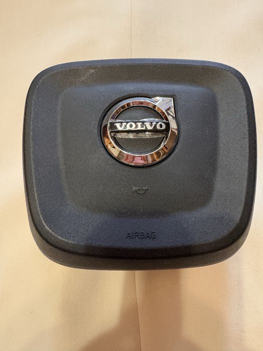 Кришка подушки безпеки керма Volvo XC40