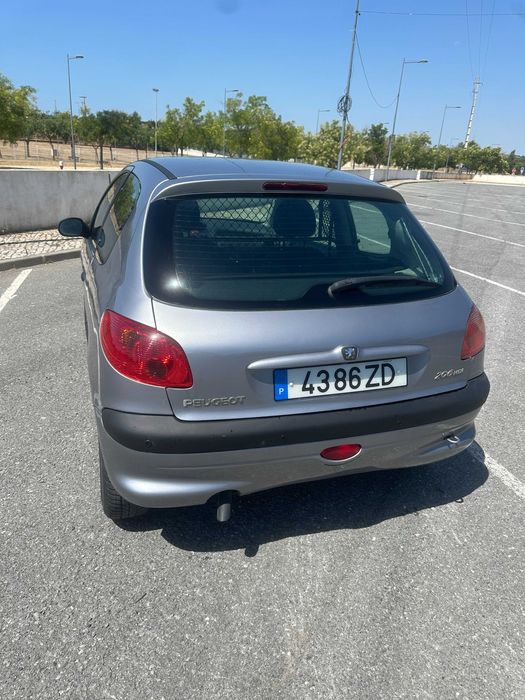 Peugeot 206 comercial em bom estado