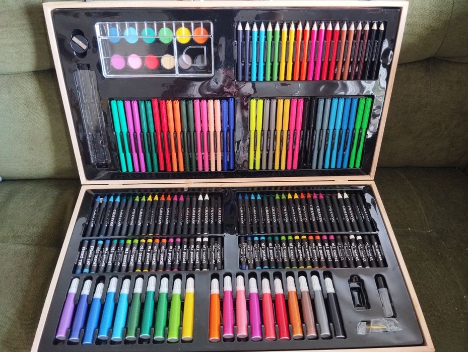 Mala com artigos para pintura