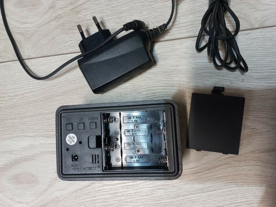 Часы VST электронные настольные