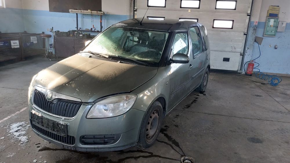skoda roomster 1,9d 2009 2007na części fotel silnik skrzynia maska szyba zamek klamka drzwi zderzak błotnik