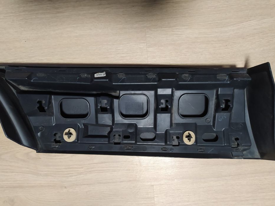 Молдинг задней двери Range Rover Evoque