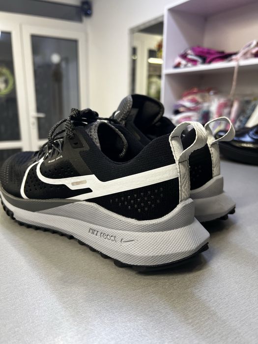 Оригінальні кросвіки NIKE