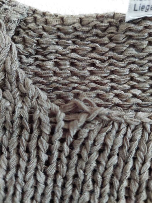 Sweter damski ciemnozielony.