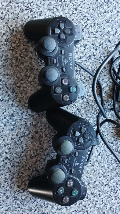 Conjunto de 8 jogos e 2 comandos duallshock da Sony Ler descrição