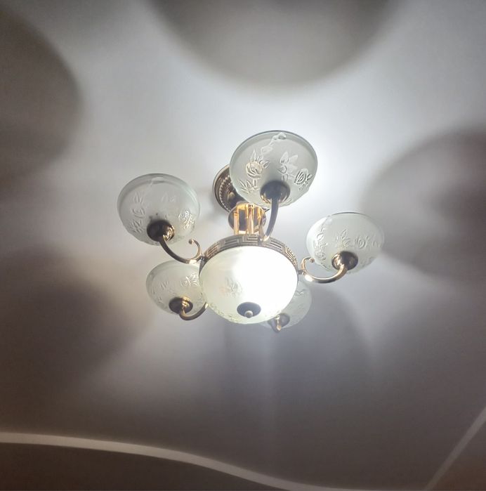 Люстра  на семь зберегаючих ламп