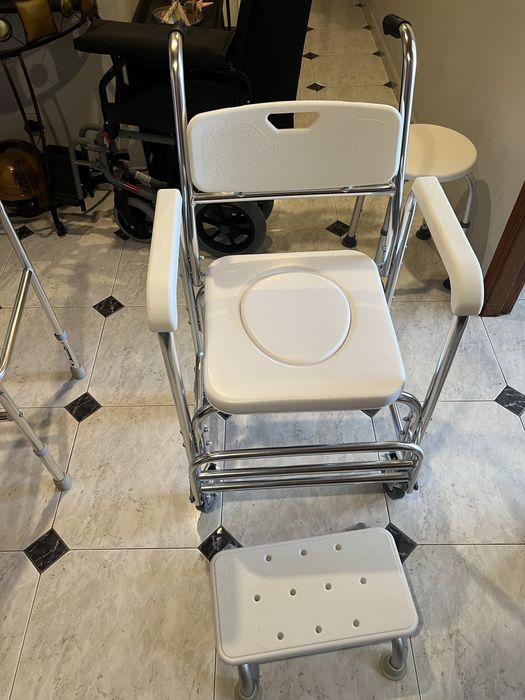 Cadeira sanitaria e para banho