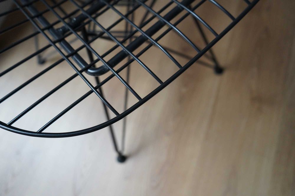 Cadeira da Vitra modelo Wire DKR-2 Chair