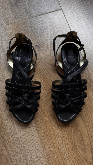 Шкіряні босоніжки Clarks