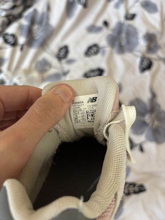 Кросівки new balance на дівчинку