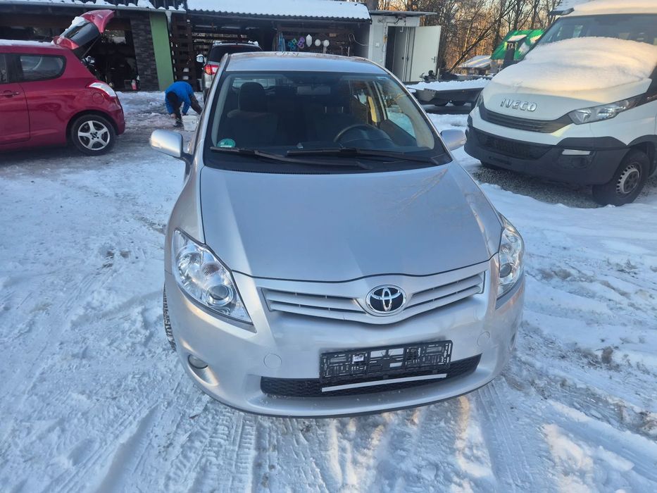Toyota Auris pierwszy właśccile.Lift,zarejestrowana
