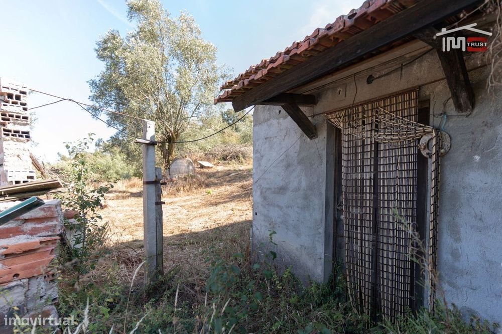 Moradia T2 Em Seiça Inserida Num Terreno Com 707 M²