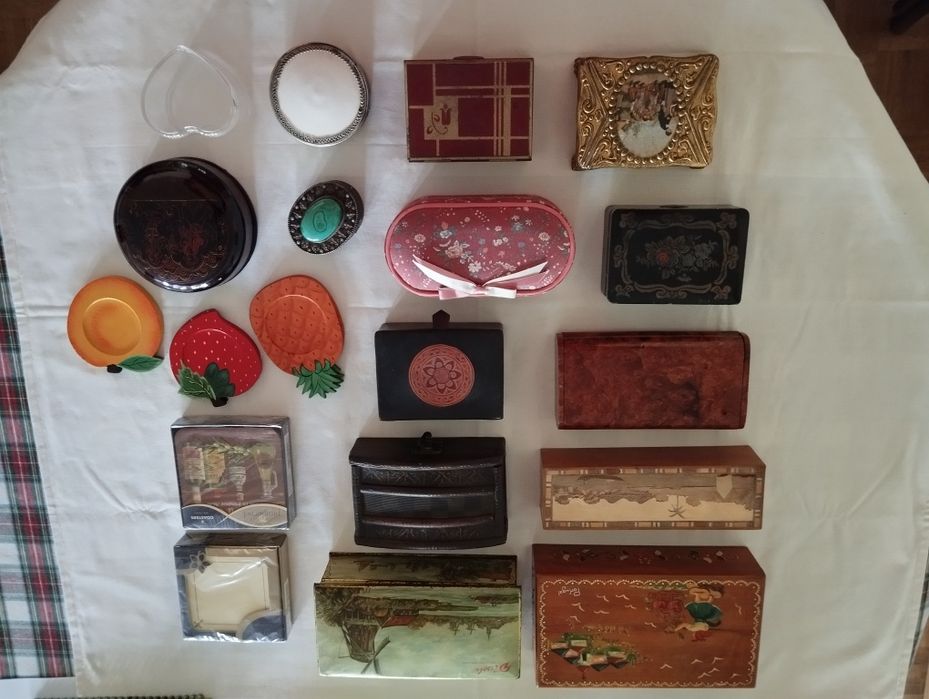 Caixas coleção (madeira,loiça,,metal,tecido) bases copos