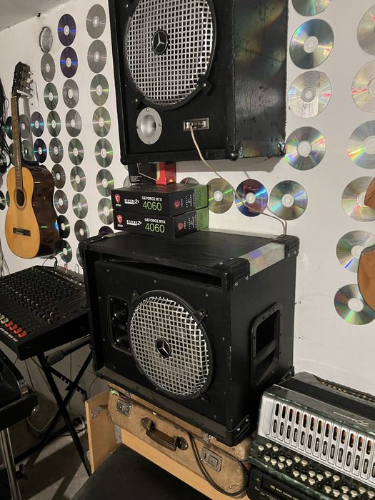 Wzmaczniacz 2 x300 w koncowka  mocy   4 kolumny glosnikowe