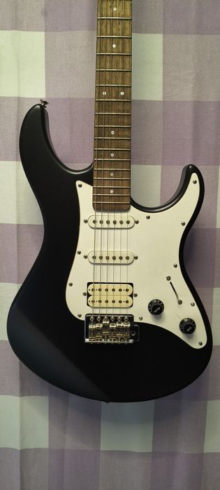 Продам электрогитару