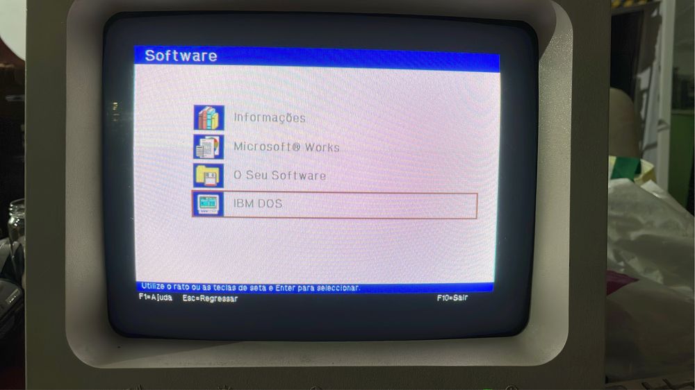 computador vintage IBM ps1