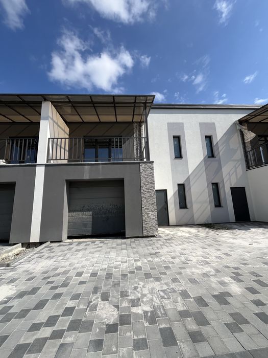 Продається останній елітний таунхаус в Вовчинцях.