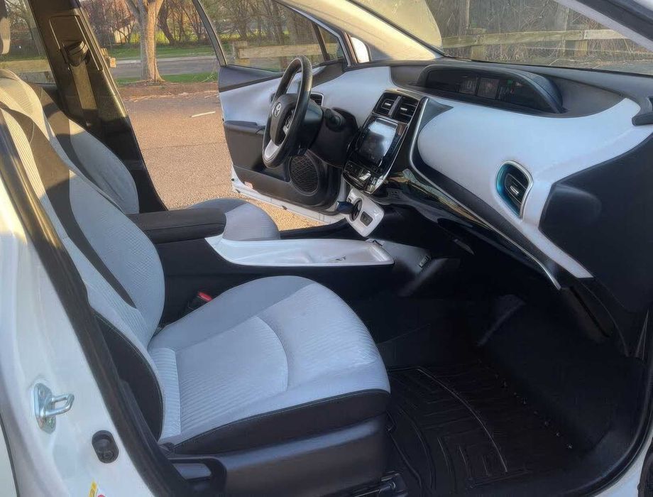 Toyota Prius Prime      2019