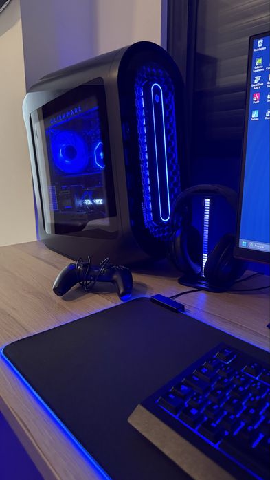 AlienWare R13 com periféricos e monitor