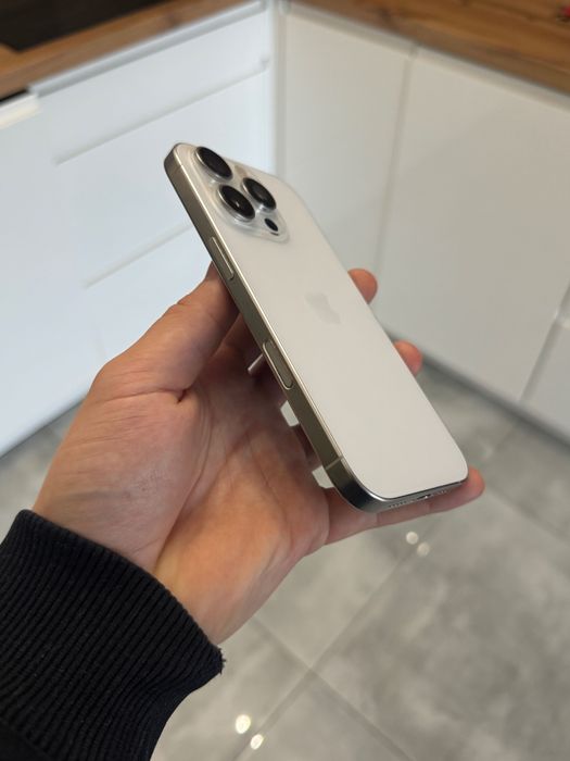 iPhone 16 pro / 90% bateri